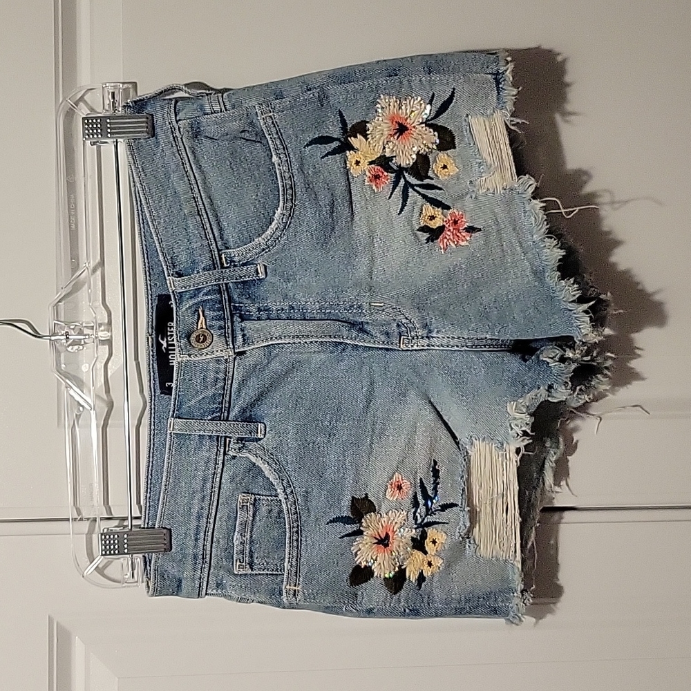 Hollister high-rise distressed short shorts size 3 (W26)